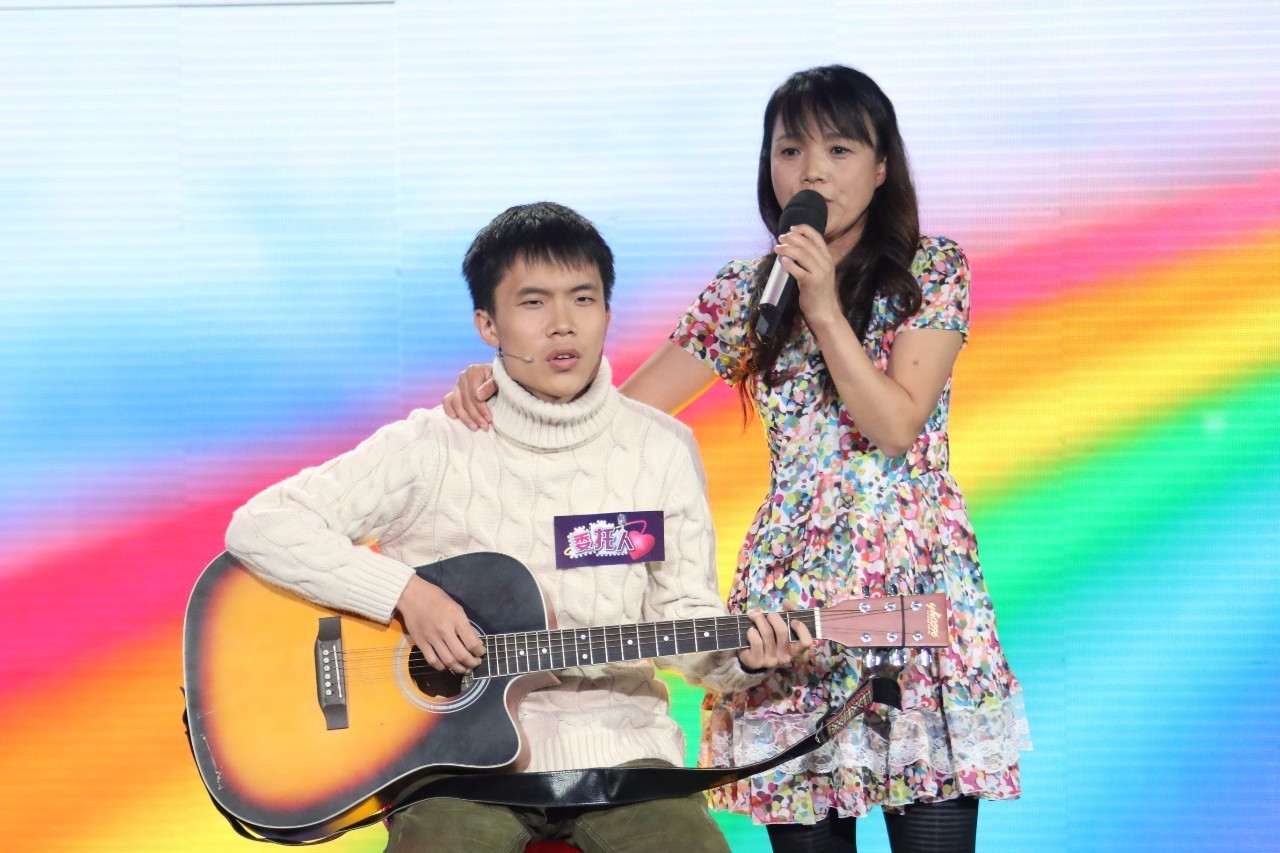 白血病抗争8年女孩,16岁少女抗争白血病2次复发