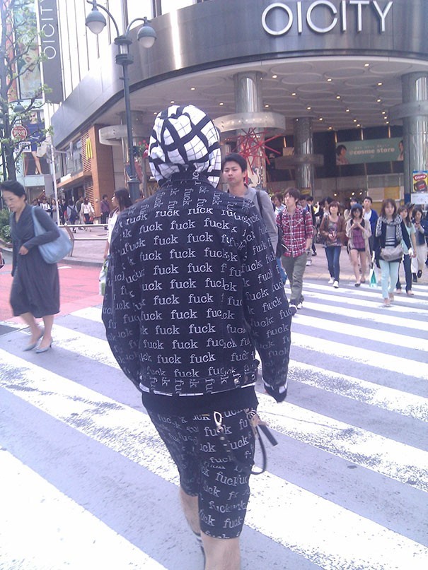 套路太深！我在也不敢买英文T恤了......