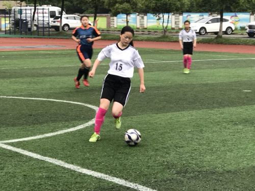 铿锵玫瑰中国女足夺冠献歌,女足铿锵玫瑰黄金一代