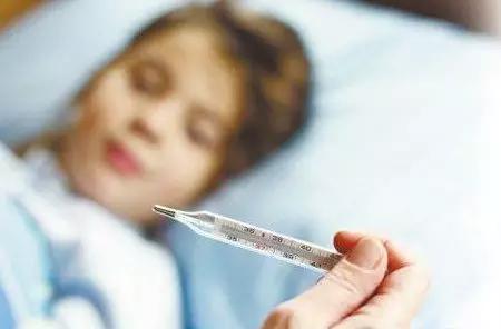 “陈”言微语话健康：宝宝旅途发烧怎么办？