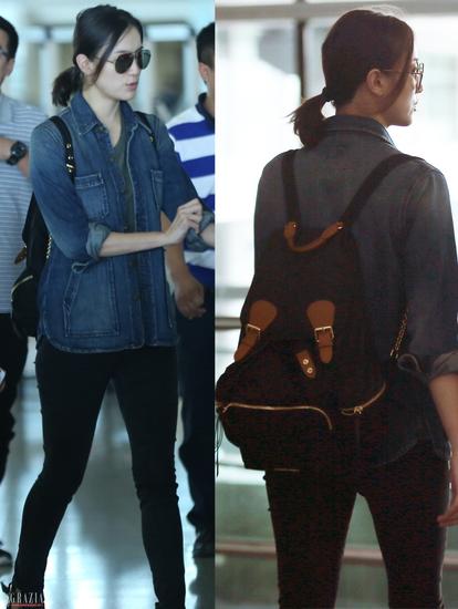 男人看手腕，女人看背包，时髦范要怎么装一个双肩包就能搞定！