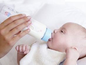 7天宝宝呛奶,七天的婴儿呛奶