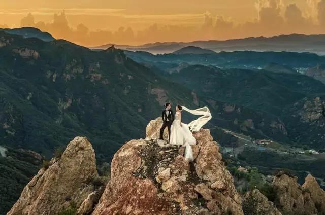 咫尺光年爱如初见意思,咫尺光年爱如初见什么意思