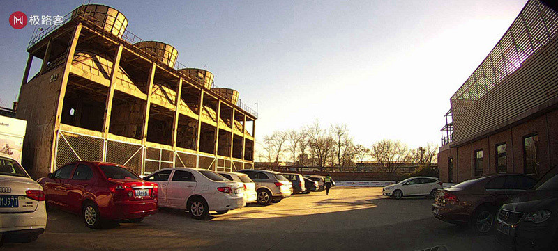 安全,畅玩兼得?极路客T1智能行车记录仪完美体验