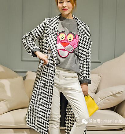 格纹西装配高领毛衣穿出大牌范 (黑色连帽毛衣搭配西装羊绒大衣)