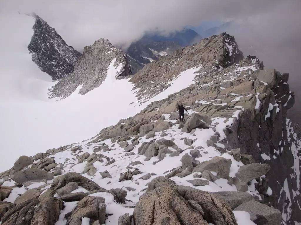 六岁被阿玛尼钦点为*用御**模特，他独家的身材秘笈