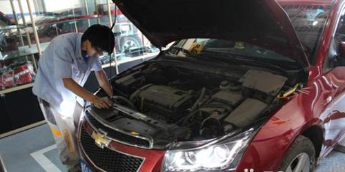 汽车排气管冒蓝烟怎么搞,汽车雪佛兰排气管冒白烟