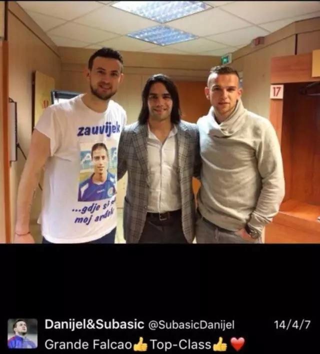 将好友穿在胸前8年，因为这里是离心最近的位置！