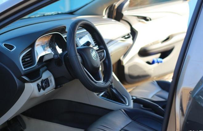 别克英朗20空间,英朗空间坐人实测