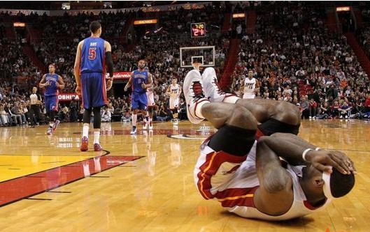 瓦莱乔总决赛七分钟假摔4次,nba十大单打高手詹姆斯