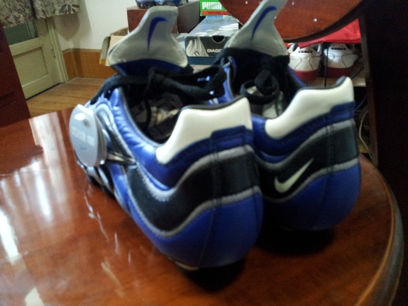 耐克足球鞋刺客纪念款解析,耐克足球鞋刺客进化史