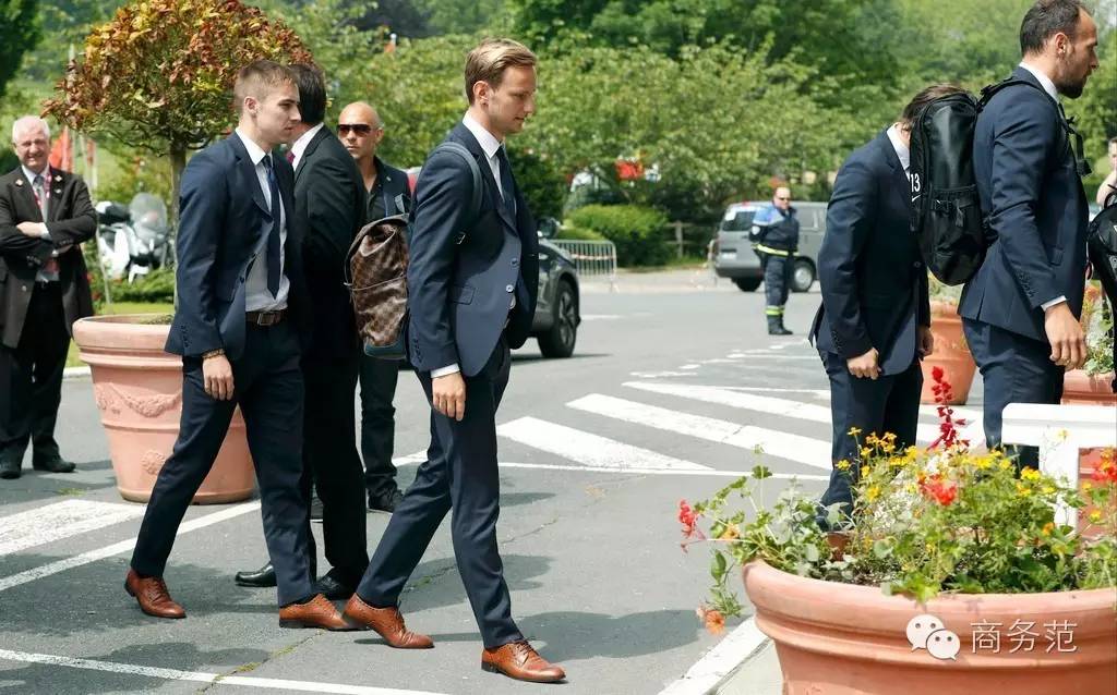 欧洲杯各大球队队徽和名称,欧洲杯各队穿什么颜色球衣