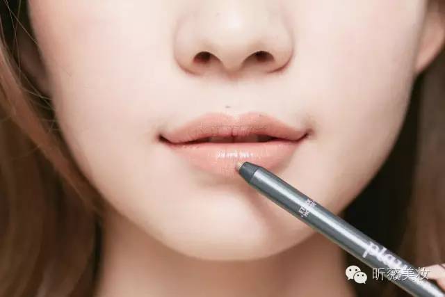 裸色系眼影棒,一盘眼影可以搞定全脸妆容推荐