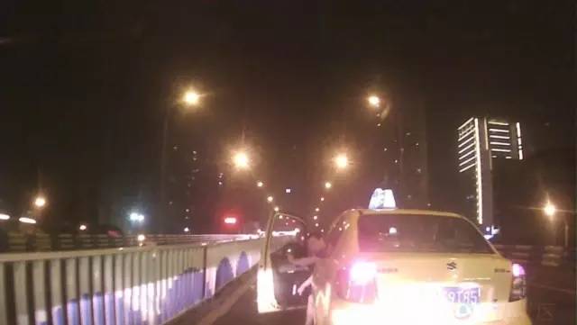 早间看点|神秘黑虫袭击重庆，感觉好害怕