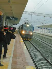 巴中汉巴高铁可以到重庆吗,巴达铁路通车