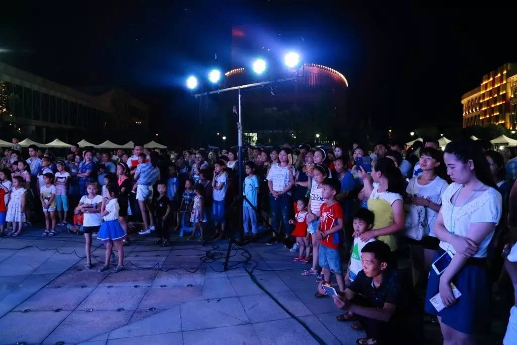 大美临港啤酒节开幕,啤酒狂欢节视频