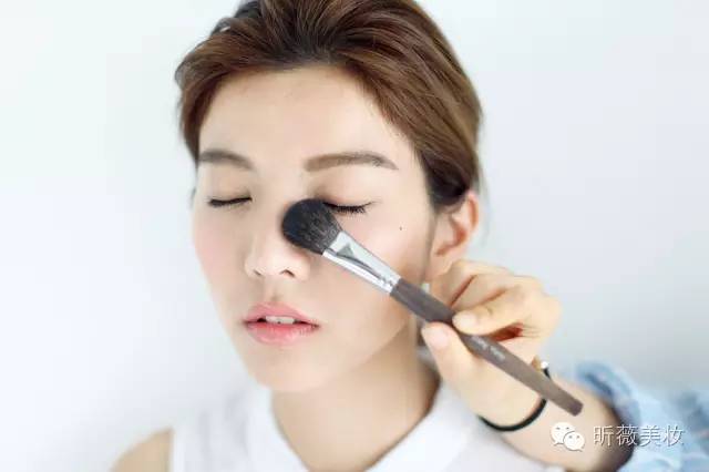 毕业季小清新证件照最佳妆容,毕业证件照妆容与发型