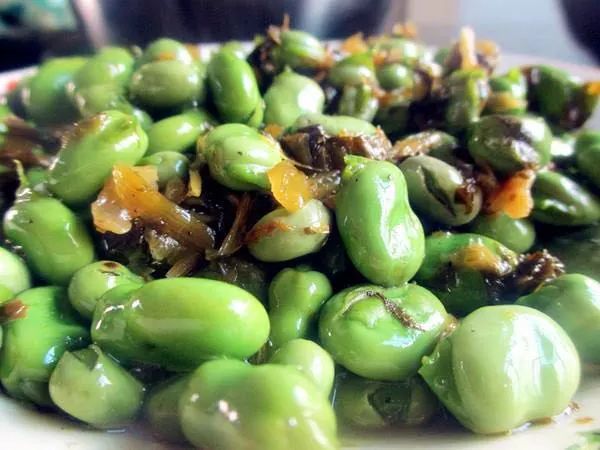 3月啦!不时不吃的苏州人又迎来了一波春天的美食,青团子、腌笃鲜、明前螺、马兰头……