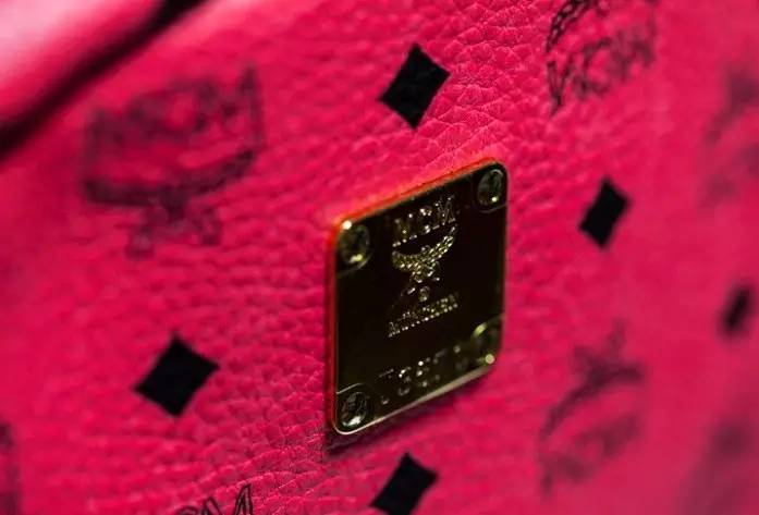 新款mcm双肩包樱花粉,剁手党好物分享