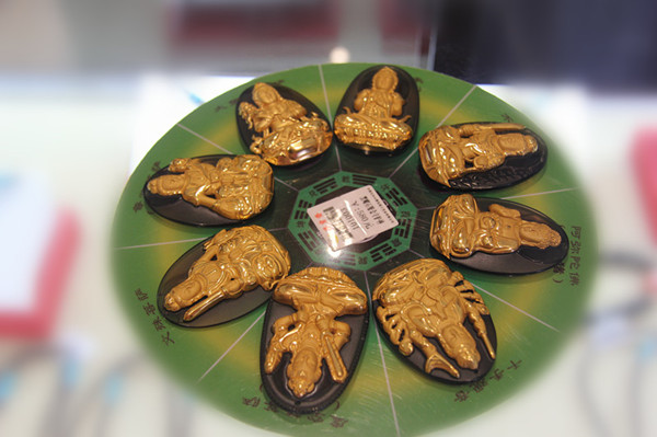 中国佛牌黑曜石,雕工细致的阿弥陀佛黑曜石