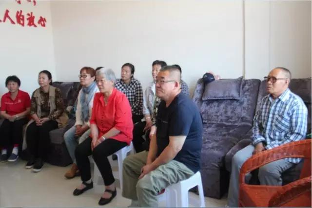 东乌旗各族干部群众收听收看庆祝中国*产党共**成立95周年大会实况