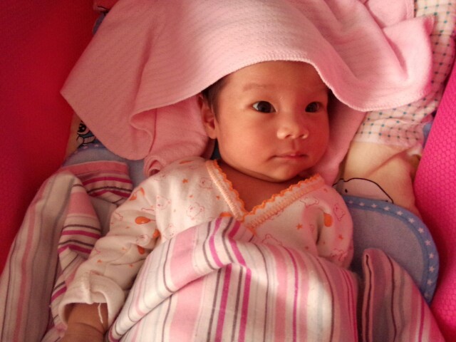 婴儿听到门外的鞭炮声结果吓哭了,响鞭炮会吓着小婴儿吗