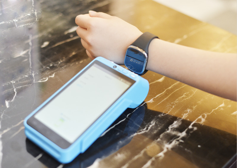 拉卡拉支付手环,拉卡拉跨界手环功能