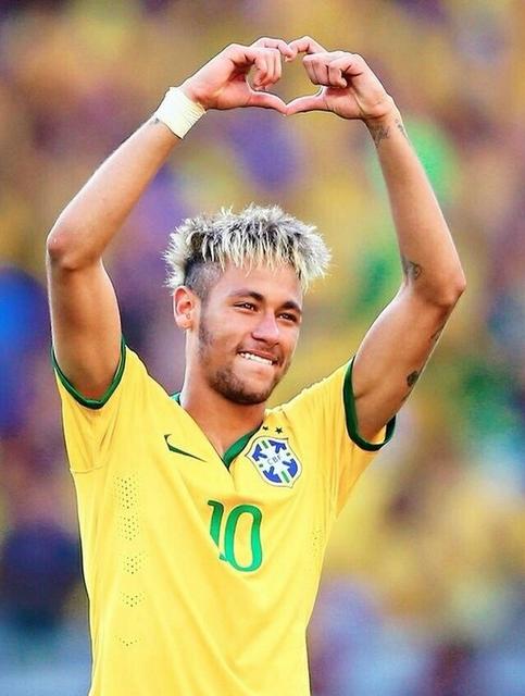 今日欧洲杯球星发型,各届欧洲杯足球造型