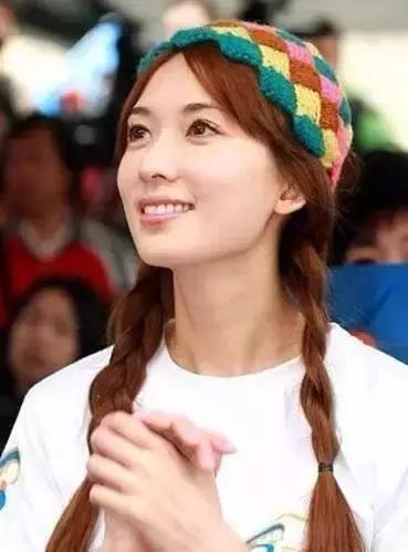 为什么扎双马尾总是很像村姑,扎双马尾肯定是一道靓丽的风景线