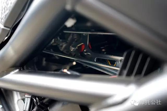 铃木gw250双缸水冷最新款街车,gw250神车到底怎么样