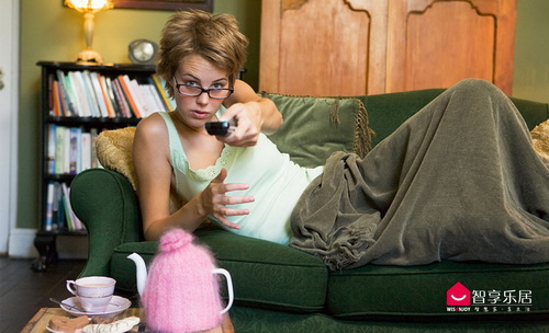 雷雨天看手机看电视会遭雷劈吗,雷雨天关掉电视有影响吗