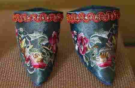 古代病态审美束腰裹脚,古代小脚畸形