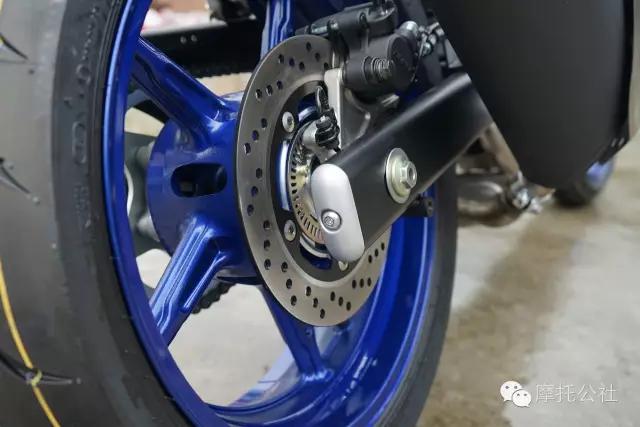 铃木gw250双缸水冷最新款街车,gw250神车到底怎么样