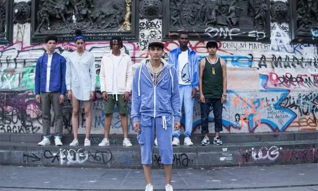 城里的人不懂城外人的快乐,城外的人原文