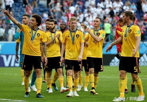 世界杯不落幕｜你以为少年看的是足球和漫画？其实是青春啊