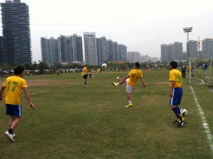 踢球的人能有什么坏心思呢,踢球不只是踢球还有人情世故