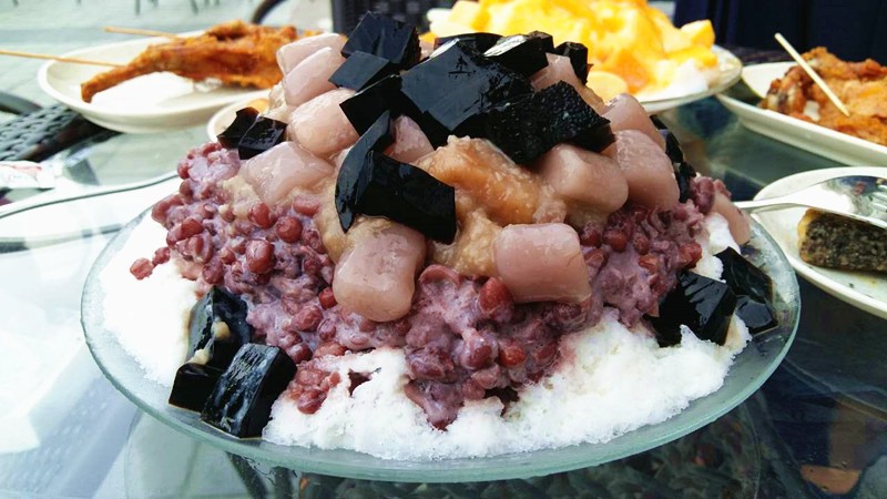 听说斯利美超级芒果冰免费送？！于小涵第一时间跑到现场。。。