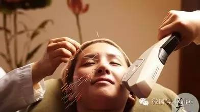 擦玻璃女孩韩国,擦镜子变装韩国女生