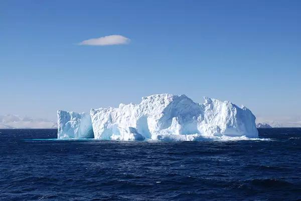 冰岛这个国家靠什么来过生活的,明明可以靠颜值却要靠实力的人