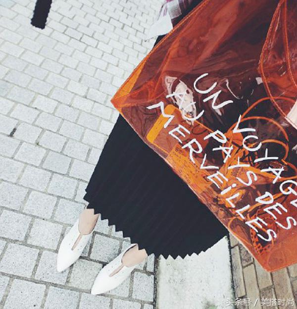 18套简单干净的白t恤穿搭合集,夏天穿白t恤太单调学我这样搭配