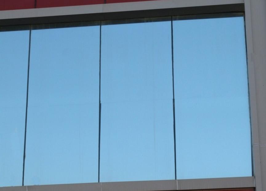 怎样才能让家里玻璃擦得干净,用玻璃刮清洗玻璃的妙招