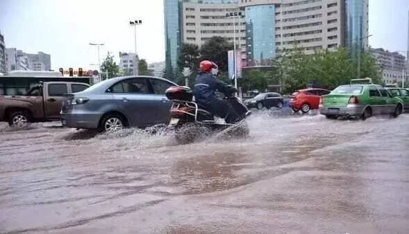 成都多地持续大到暴雨,成都强降雨