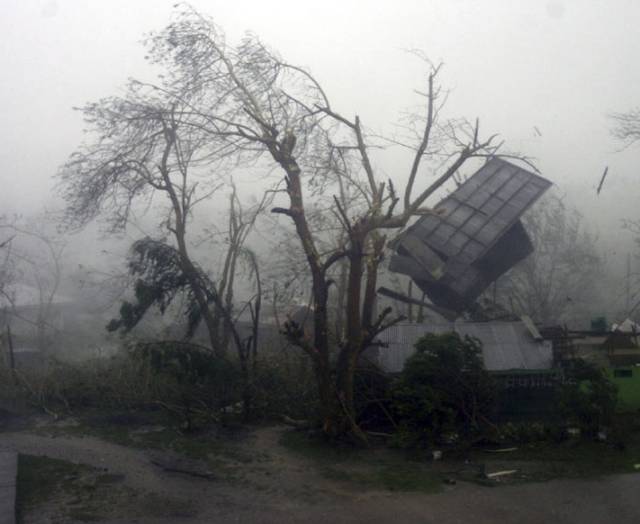 台风车辆注意事项和安全防护,台风天行车攻略