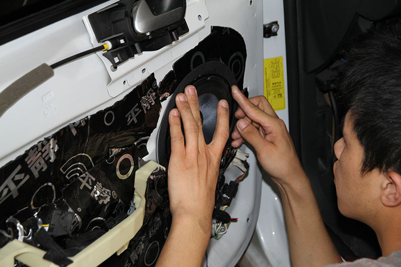 标致308喇叭坏了,标致308喇叭更换