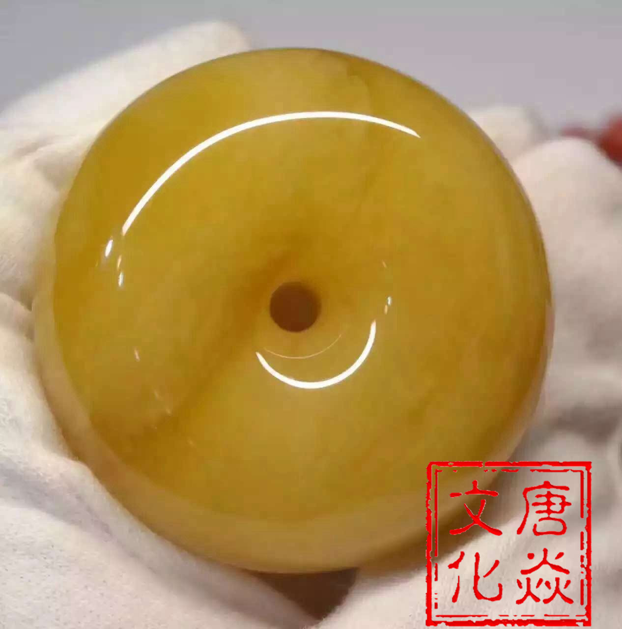 鸡油黄蜜蜡吊坠价格多少,顶级蜜蜡鸡油黄长什么样