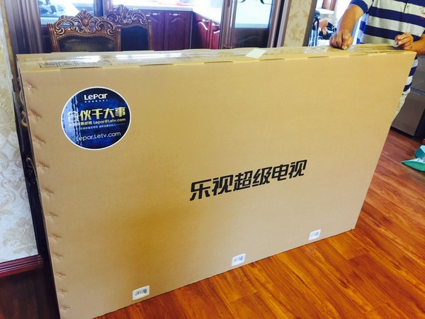 客厅变身小影院，1.5万入了乐视超4Max703D电视