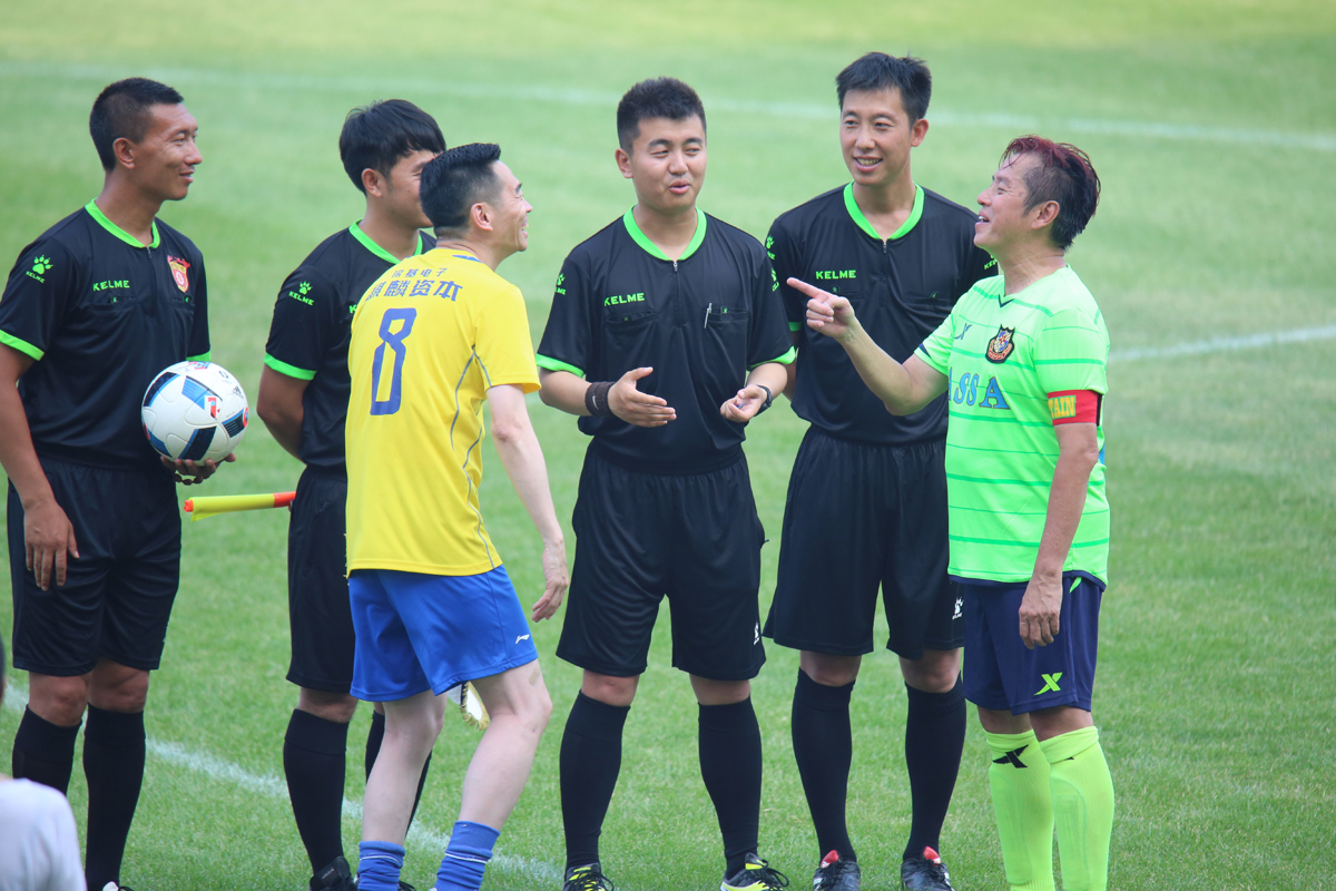 香港明星足球队中山公益赛,香港明星足球队谭咏麟表演视频