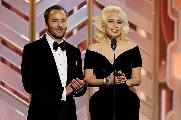 跟着别的女生买口红,跟着女明星买东西