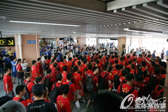 申花球迷群殴上港,上港球迷围殴申花球迷处理结果