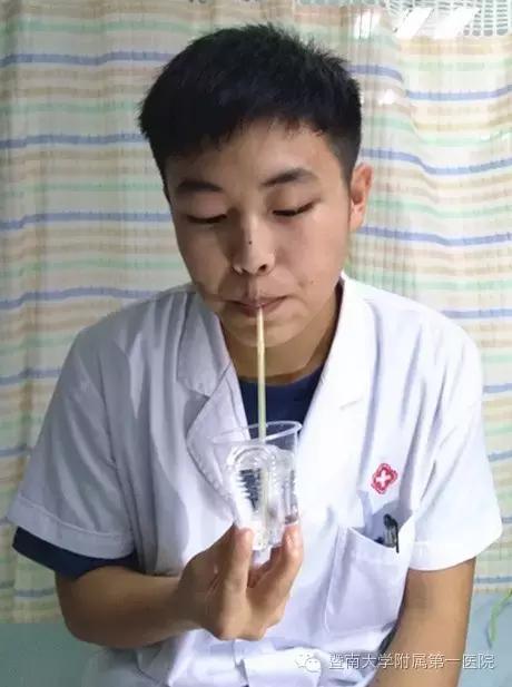 吹空调避免面瘫小技巧,吹空调面瘫嘴歪怎么治疗